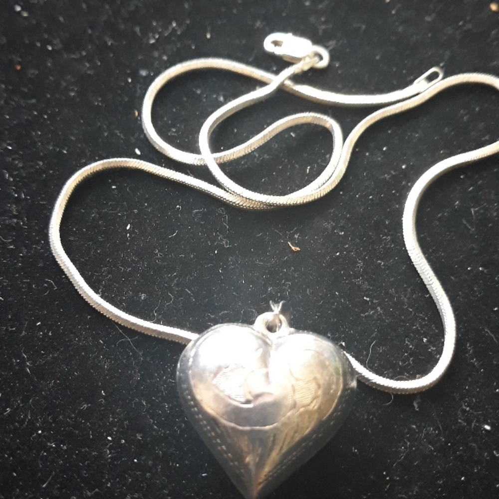 Ladies sterling silver chain and puffy heart